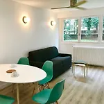 3 Bedrooms Apartment Tour Eiffel + Parking