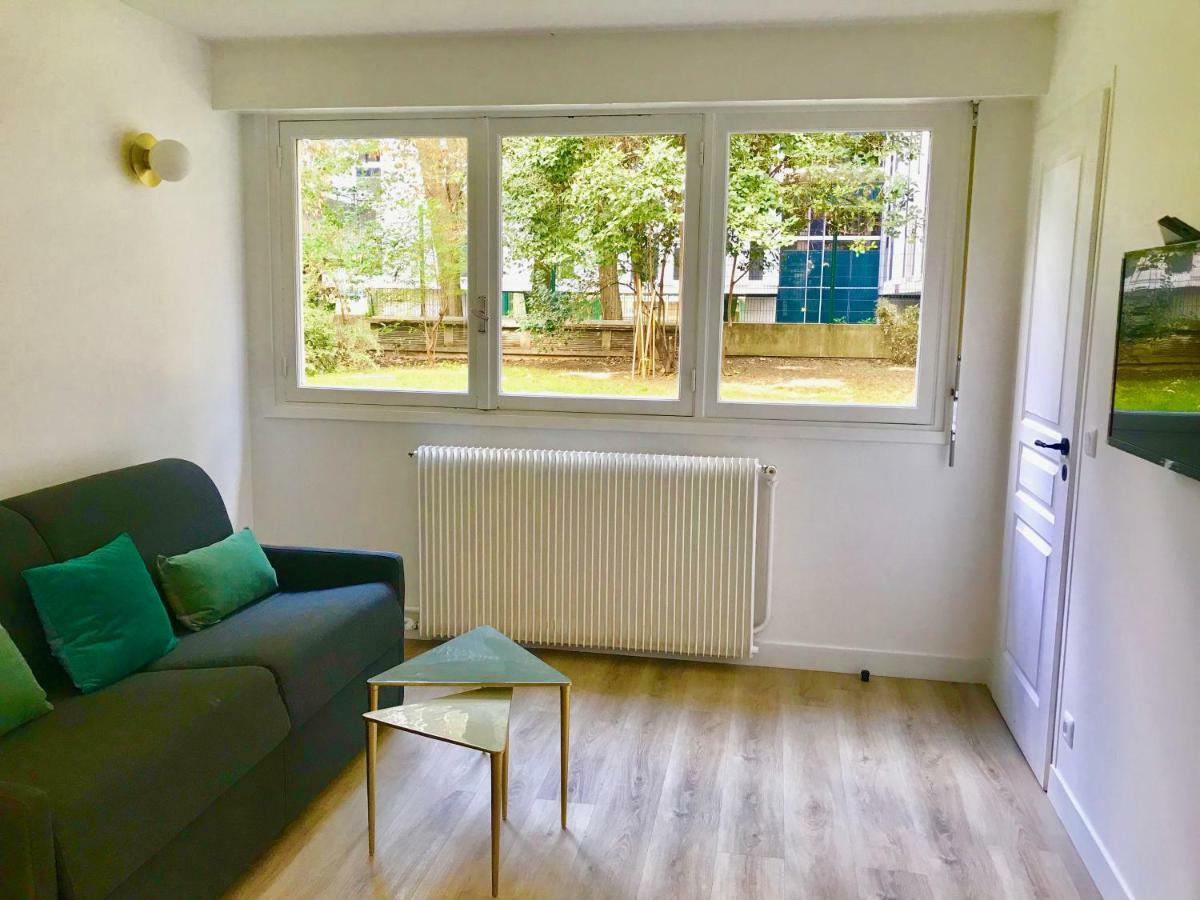 3 Bedrooms Tour Eiffel + Parking Apartment Paris