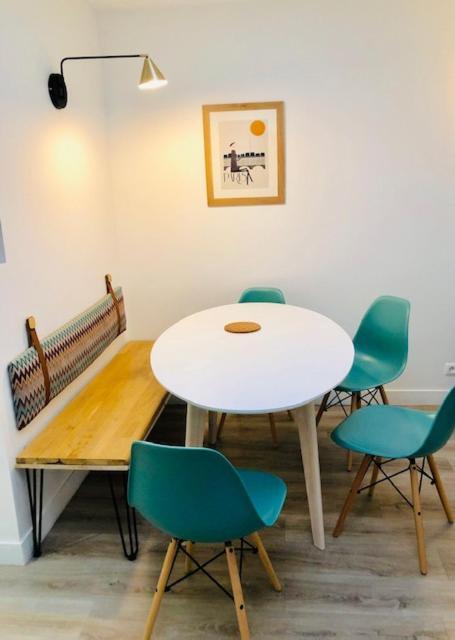 3 Bedrooms Tour Eiffel + Parking Apartment Paris